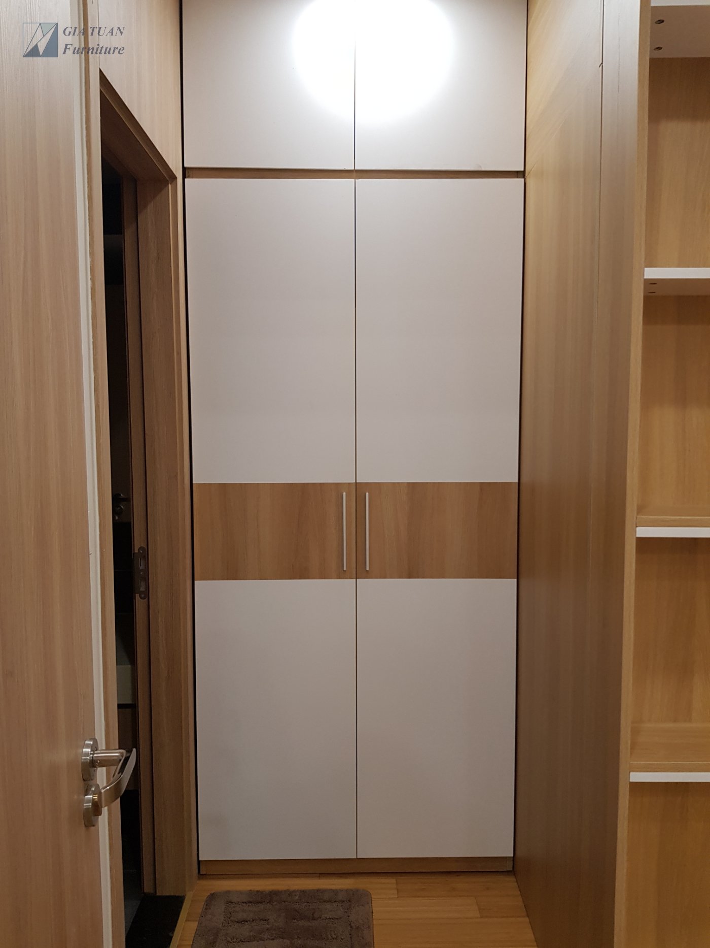 Tủ kịch trần khu tiền phòng