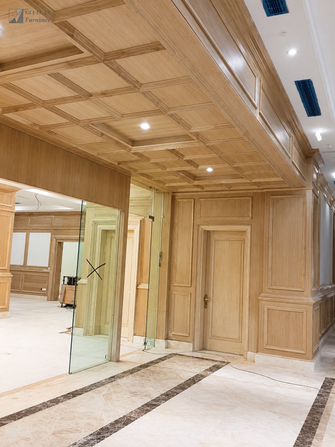 Ốp tường và ốp cột gỗ Veneer Ash — Sân Golf Long Biên