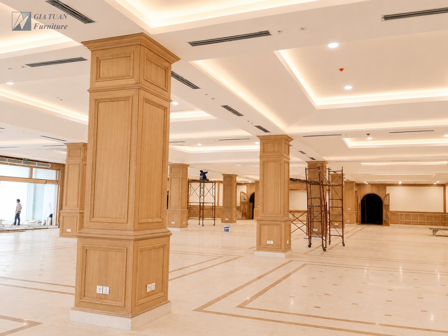 Sảnh tiệc ốp cột gỗ Veneer Ash — Sân Golf Long Biên