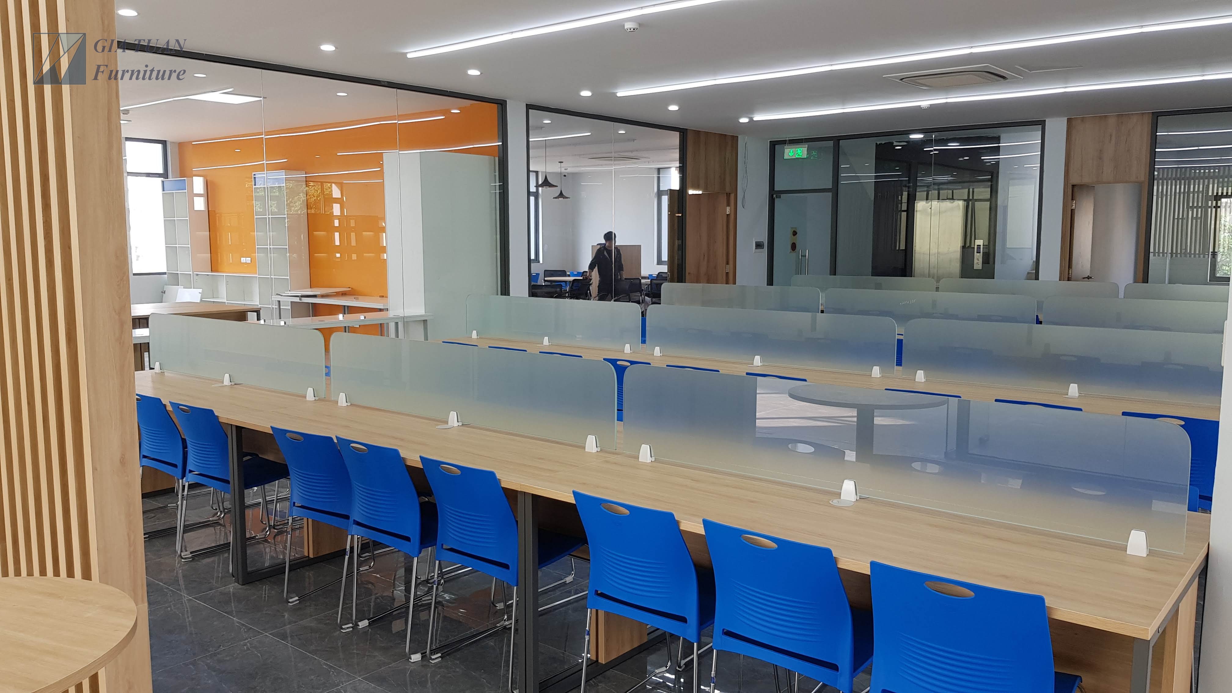 Khu đọc nhìn ra vách lam gỗ
