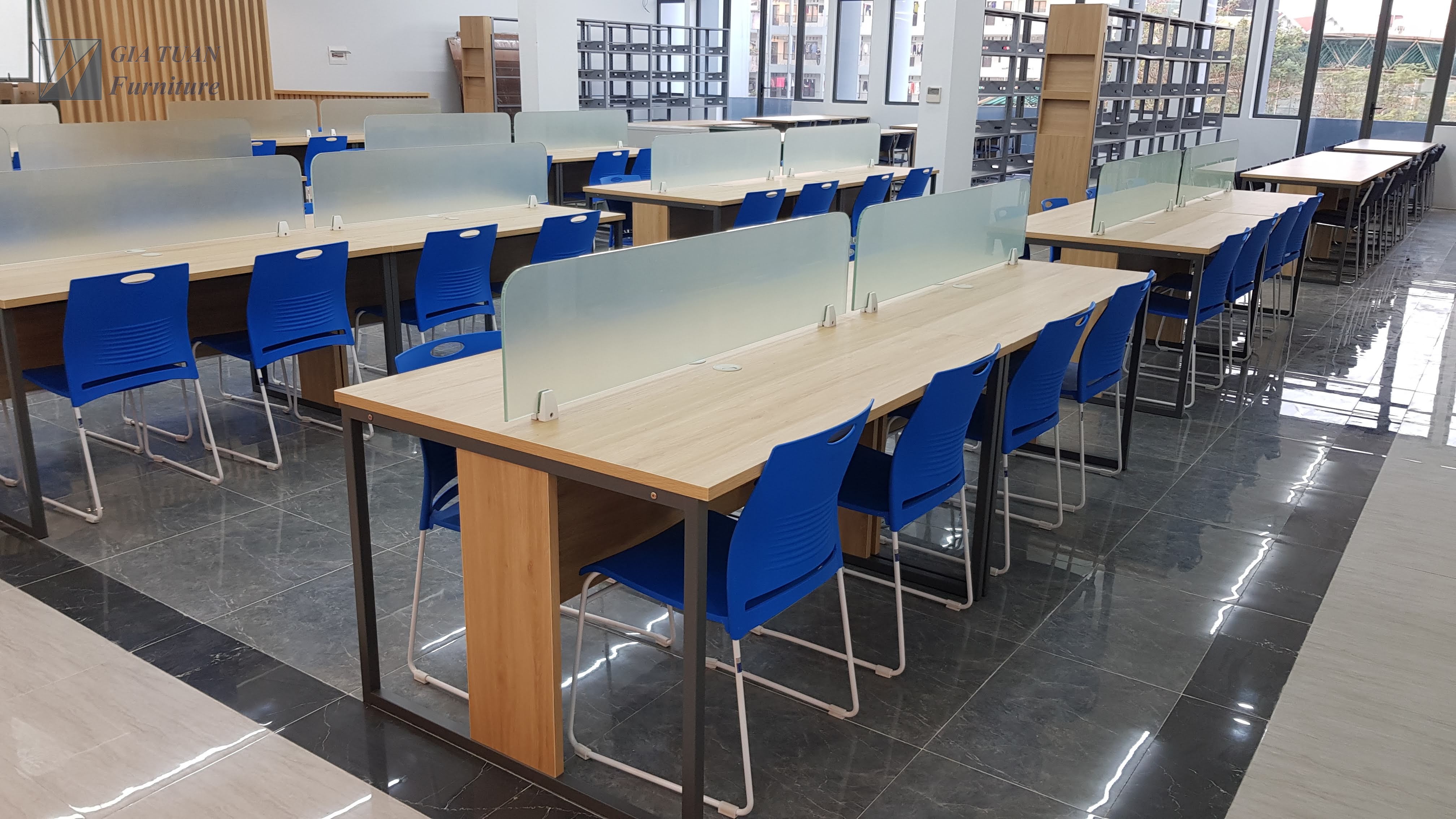 Khu đọc nhìn từ lối vào