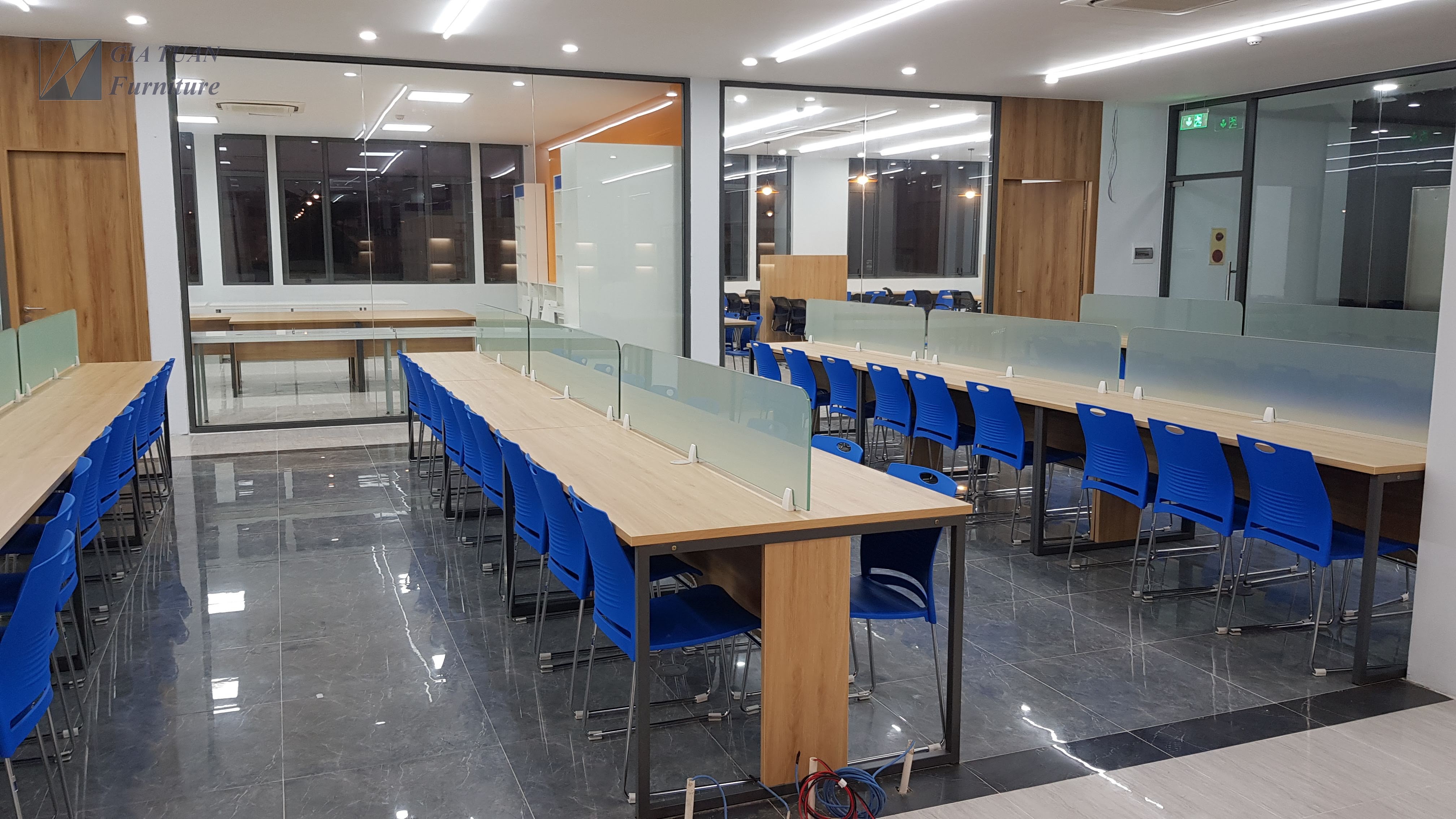 Khu đọc cạnh quầy lễ tân