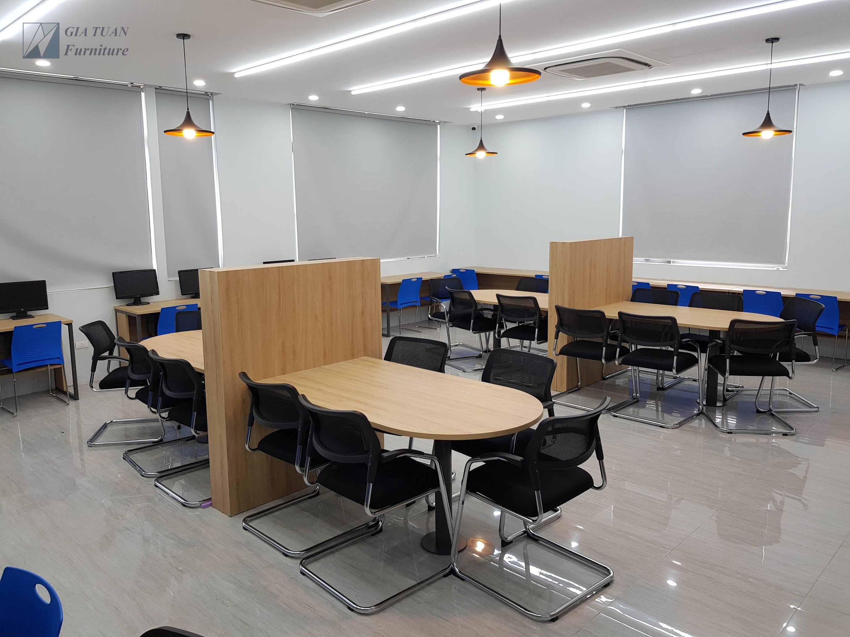 Kệ trưng bày sách ngoại ngữ