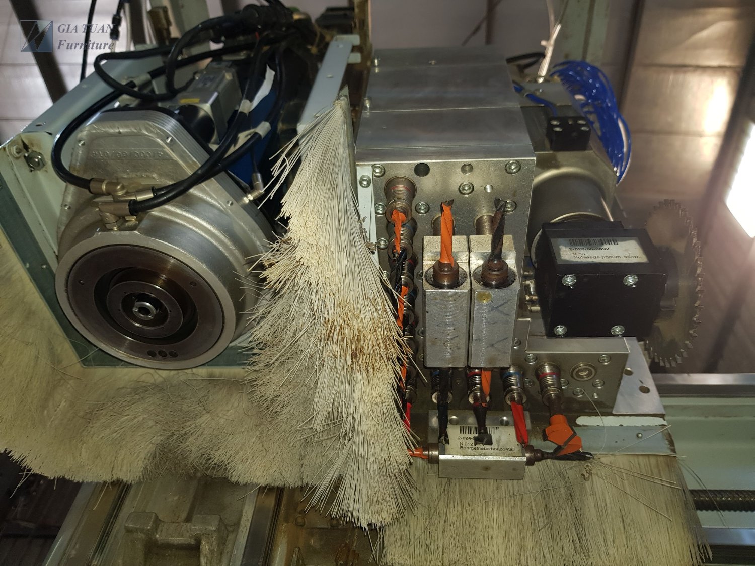Cụm mũi khoan và bàn chải máy CNC